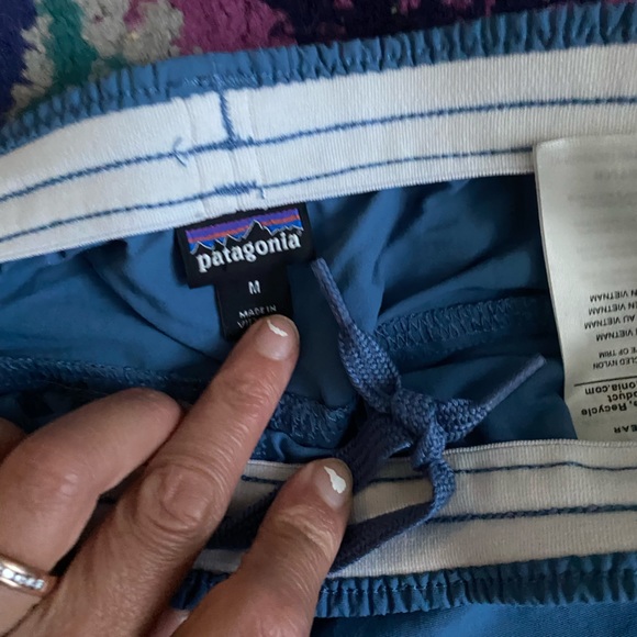 Patagonia 2.5” Baggies 2/3 - Picture 2 of 3